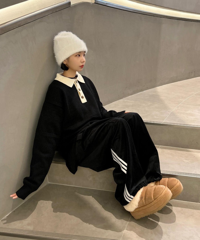 Oversized fit Soft Bookle Collar Coloring Knitwear Black